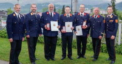 Ehrenzeichen für drei Kameraden der Feuerwehr Olsach-Molzbichl